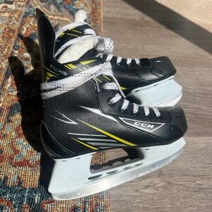 Ccm hockey skates size 1 youth